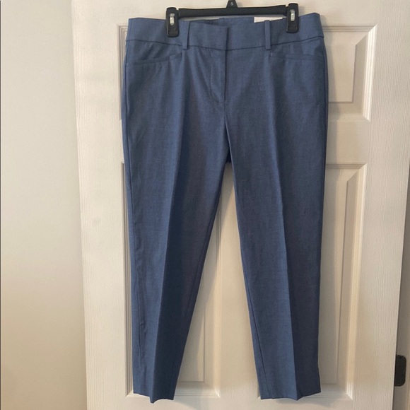 LOFT Pants - LOFT Riviera Cropped Pants in Blue size 10 brand new inseam 26” waist 34”
